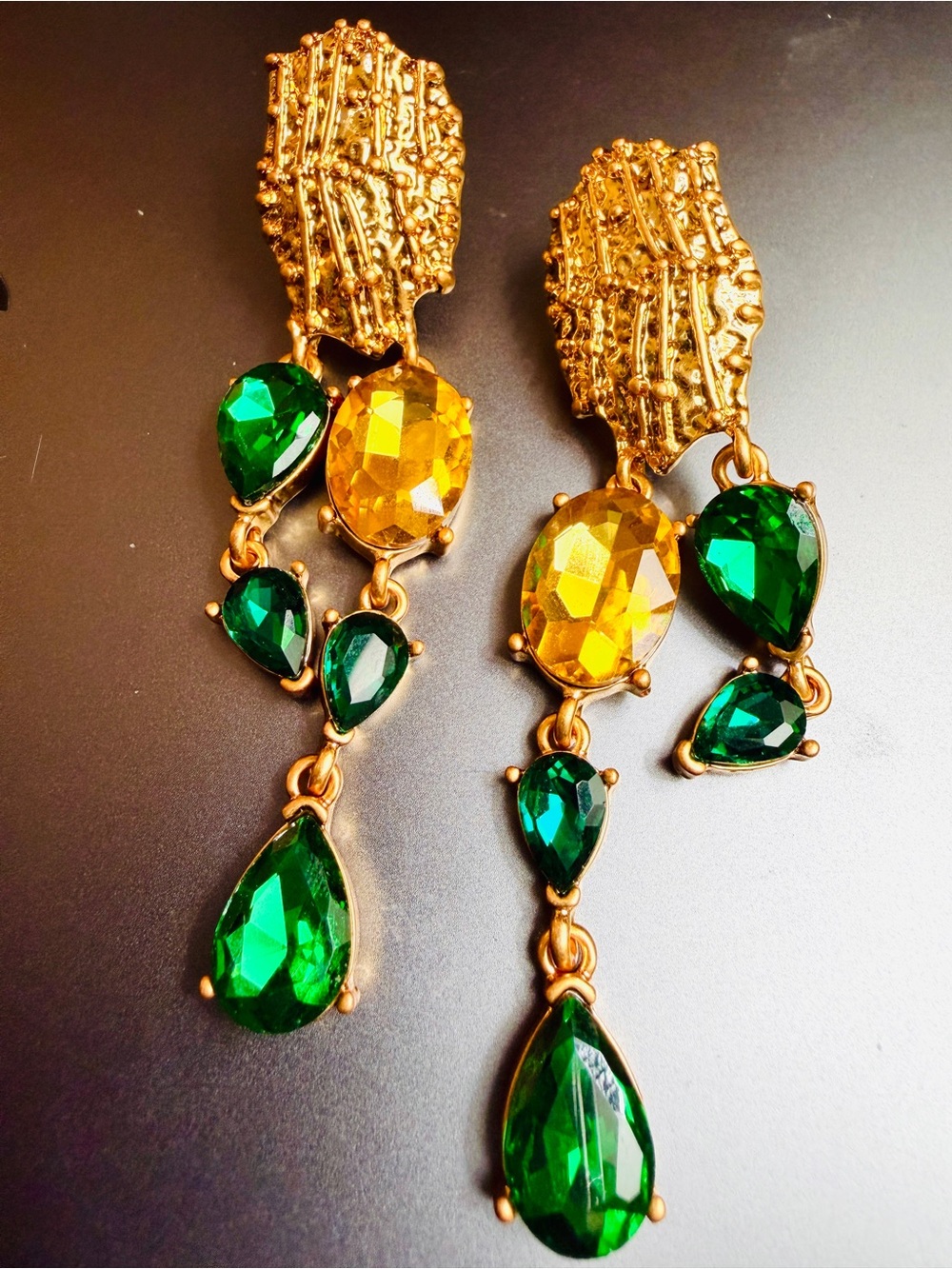 Oscar de la Renta Gold Tone CRYSTAL EARRINGS Emerald / Citrine SWAROVSKI✨CLIP ON